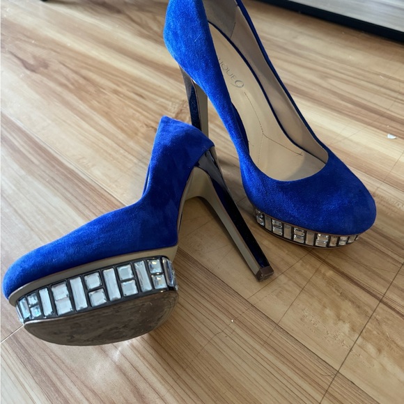 Size 6 heels - Picture 3 of 6